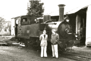 2. Juan Carlos García Miranda y José Girón. Estación de Braganza (Portugal). 27 de abril de 1974.