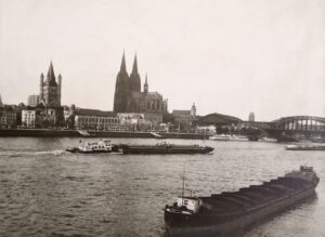3. Río Rin, iglesia de San Martín, catedral, marquesina de la estación y puente del ferrocarril. Colonia (Alemania). 30 de agosto de 1967.