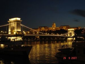 33. Castillo y Puente de las Cadenas. Budapest (Hungría). 24 de septiembre de 2007.